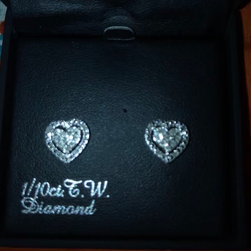 1/10ct exceptional white diamond earrings